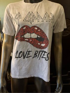 Def Leppard 'Love Bites' Graphic Tee - White with Red Leopard Lips